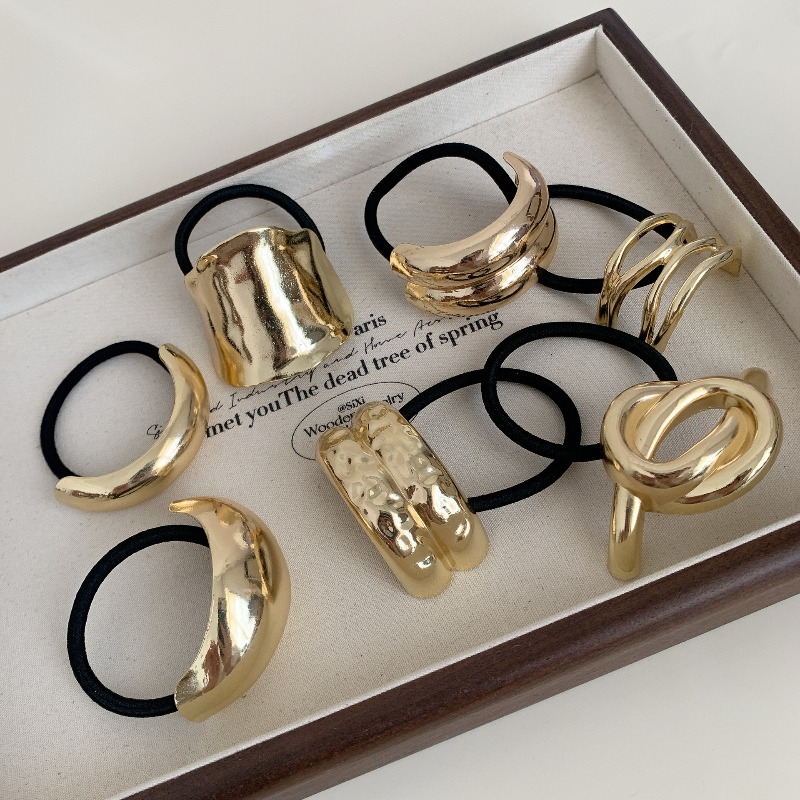 メタリックな幾何学模様のヘアゴム シンプルでシックなデザイン - Wrap Ring Gold のレビューと価格