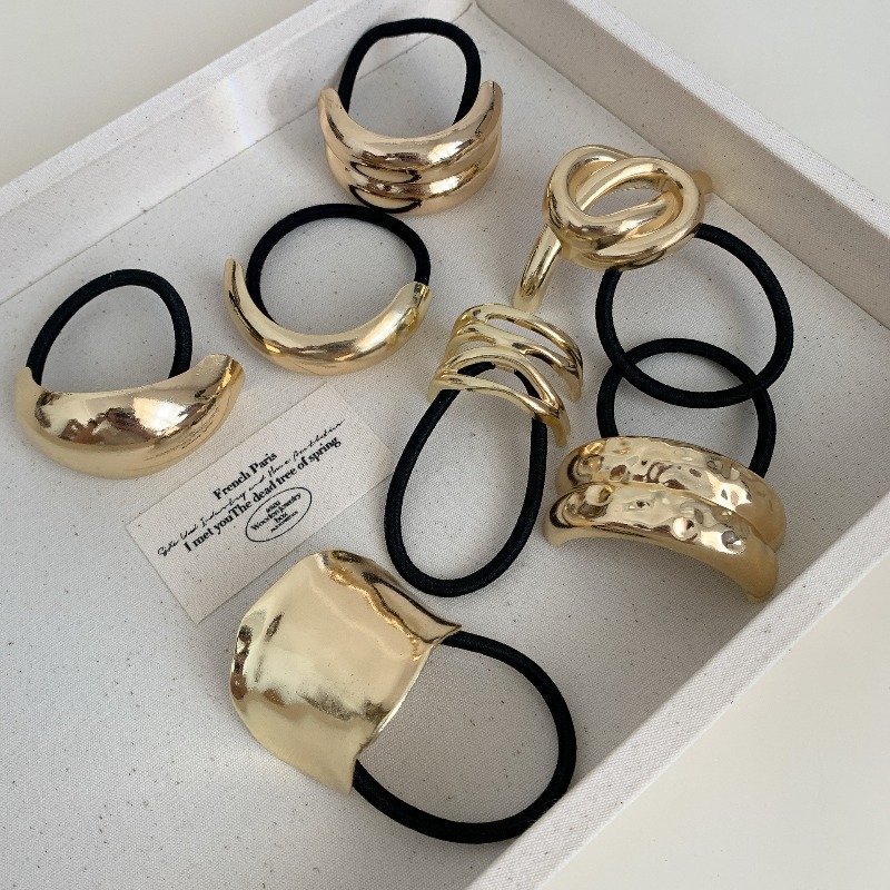 メタリックな幾何学模様のヘアゴム シンプルでシックなデザイン - Wrap Ring Gold のレビューと価格